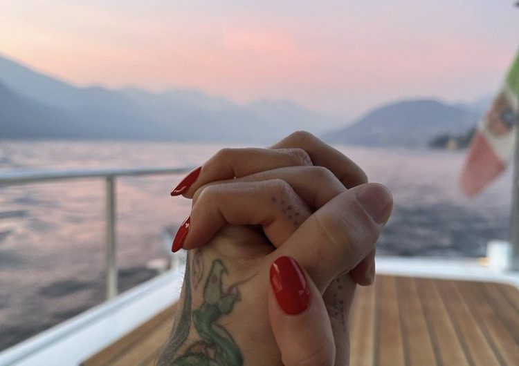 fedez.psicofarmaci Fedez tra palco e realtà: dalla chimica del successo a quella della rinascita