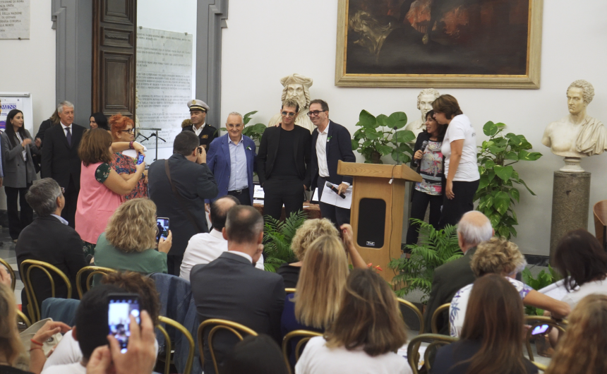 Foto Lauro 4_1.1.4 Achille Lauro chiude il Romens: una nota per l’inclusione sociale contro lo stigma