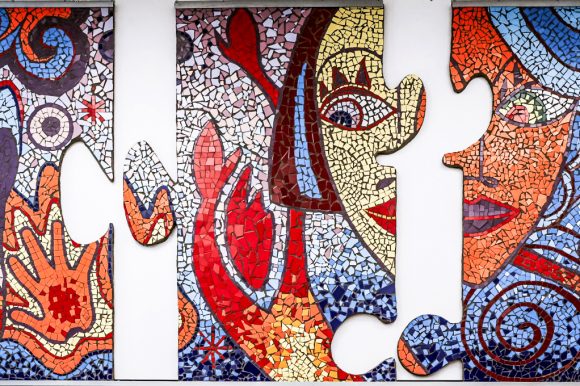 Avvicinarsi: il mosaico che dà il via alla II Edizione di Romens Festival della Salute Mentale