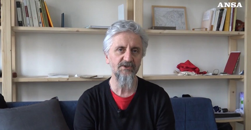 Ascanio Celestini, regista de “La Pecora Nera”, interviene su ANSA sul tema del manicomio
