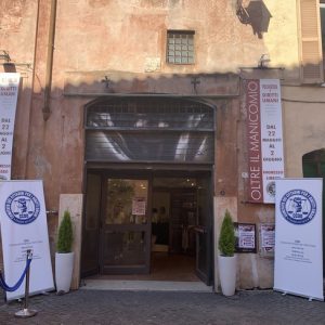 Dall’orrore al riscatto: uno sguardo alla mostra Oltre il Manicomio sulla Psichiatria e Diritti Umani