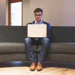 Vita passiva: un pensiero sul fenomeno degli Hikikomori che non si mostra ma è