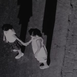 Scatti di umanità: una mostra fotografica collettiva per ritrovare il senso di essere umani
