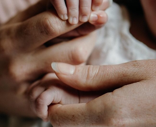 immagine giovani e la regolazione emozioni (1) I giovani e i legami interpersonali. Perché la regolazione degli affetti è così importante