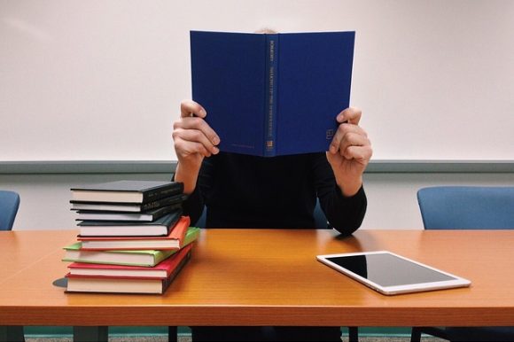 Scuola finita e nuova routine. Come aiutare i ragazzi a vivere un’estate più serena